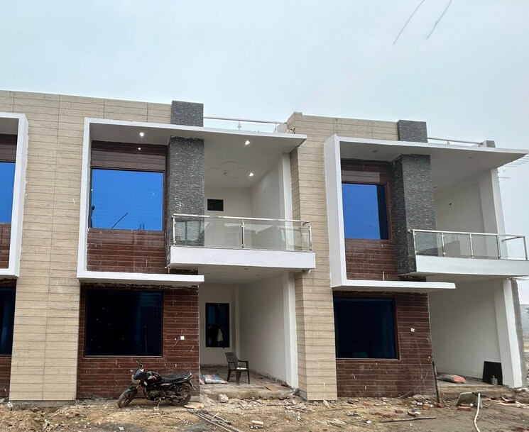 Exterior View, sector 16b greater noida 3.5 Bedroom 125 Sq.Yd. Villa In Sector 16b Greater Noida Greater Noida 7877727