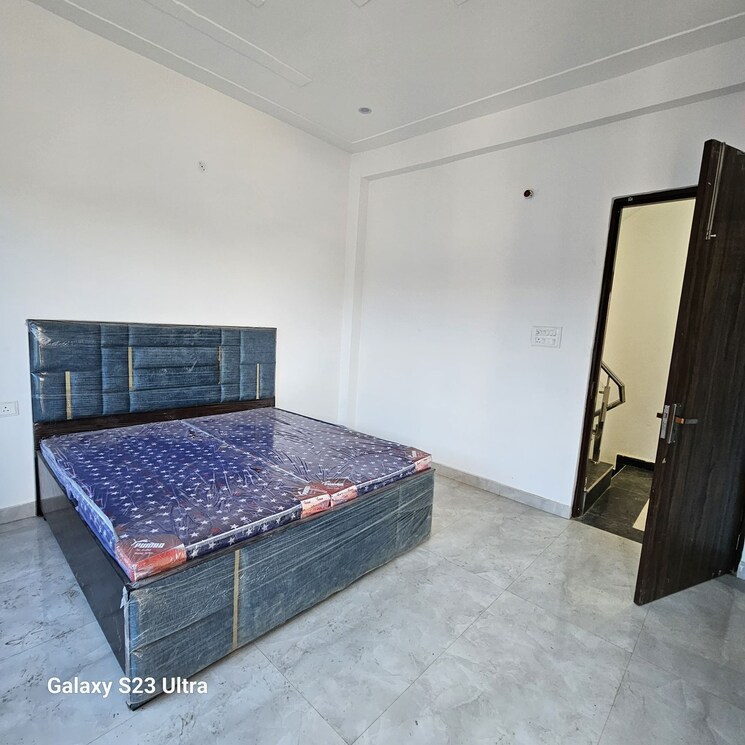 Bedroom, sector 16b greater noida 3.5 Bedroom 125 Sq.Yd. Villa In Sector 16b Greater Noida Greater Noida 7877727