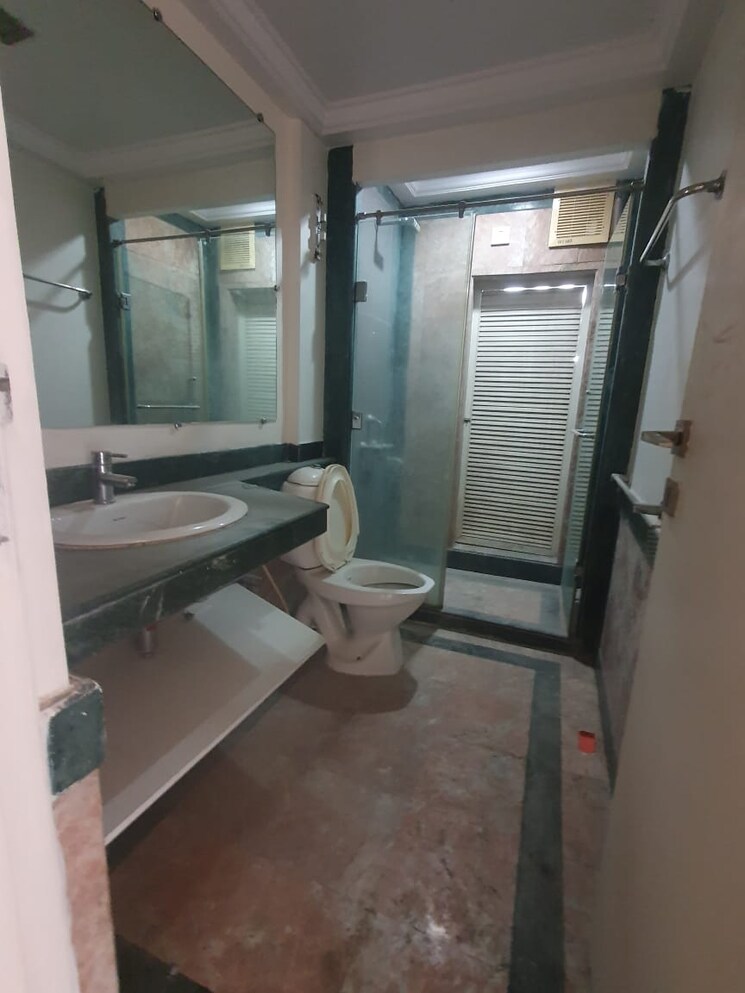 Attached Bathroom, hiranandani-gardens-odyssey-i-ii 4 Bedroom 3525 Sq.Ft. Apartment In Powai Mumbai 7877738