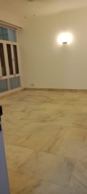 Room in 6+ BHK Independent House at New Friends Colony – for Sale