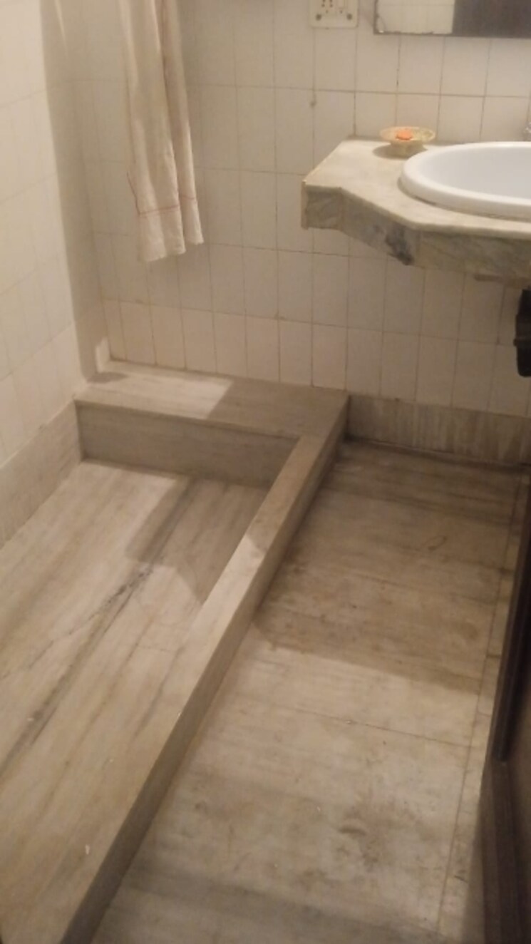 Bathroom, new friends colony 6+ Bedroom 500 Sq.Yd. Independent House In New Friends Colony Delhi 7877940