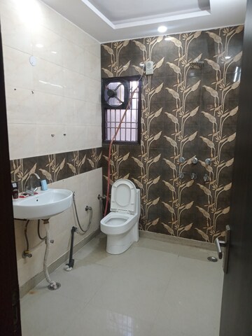 Attached Bathroom in 1 BHK Apartment at Paschim Vihar – for Rent