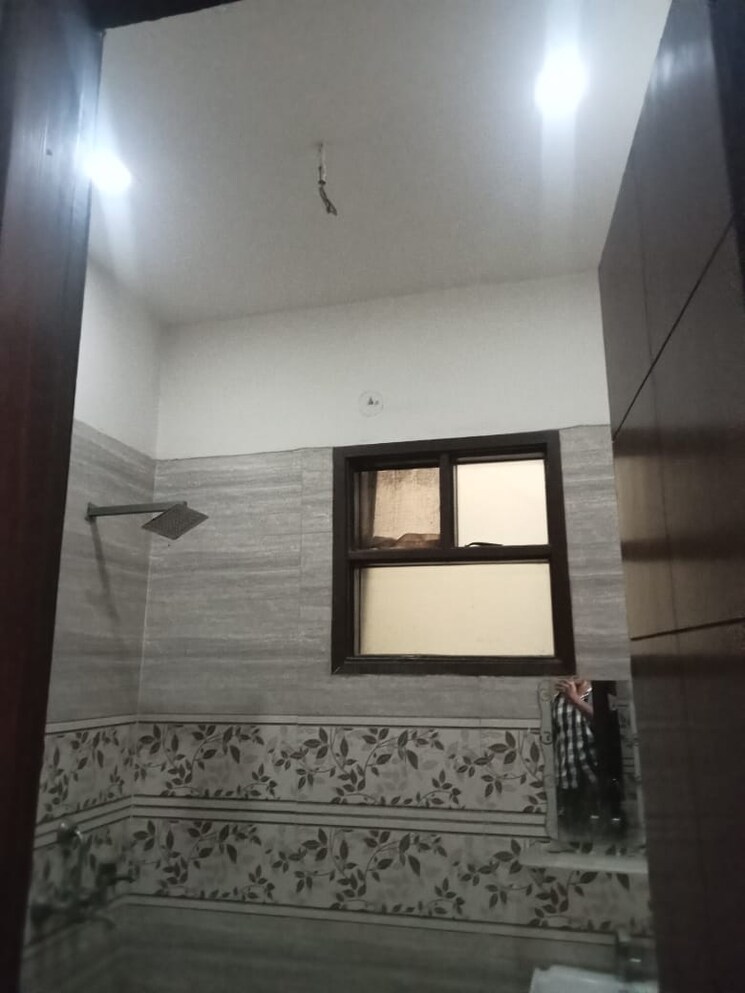Bathroom, niti khand 3 Bedroom 1200 Sq.Ft. Builder Floor In Niti Khand Ghaziabad 7877771