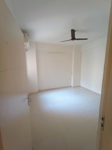 Room in 3 BHK Apartment at Tulip Violet, Sector 69 – for Rent