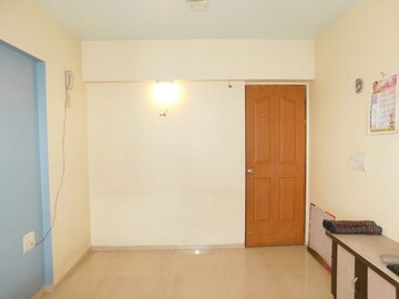 Room in 2 BHK Apartment at Chetan Apartments Deonar, Deonar – for Rent