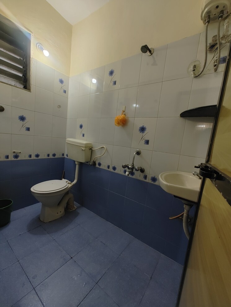 Bathroom, nisarg-chs-seawoods 2 Bedroom 1000 Sq.Ft. Apartment In Seawoods Navi Mumbai 7877928