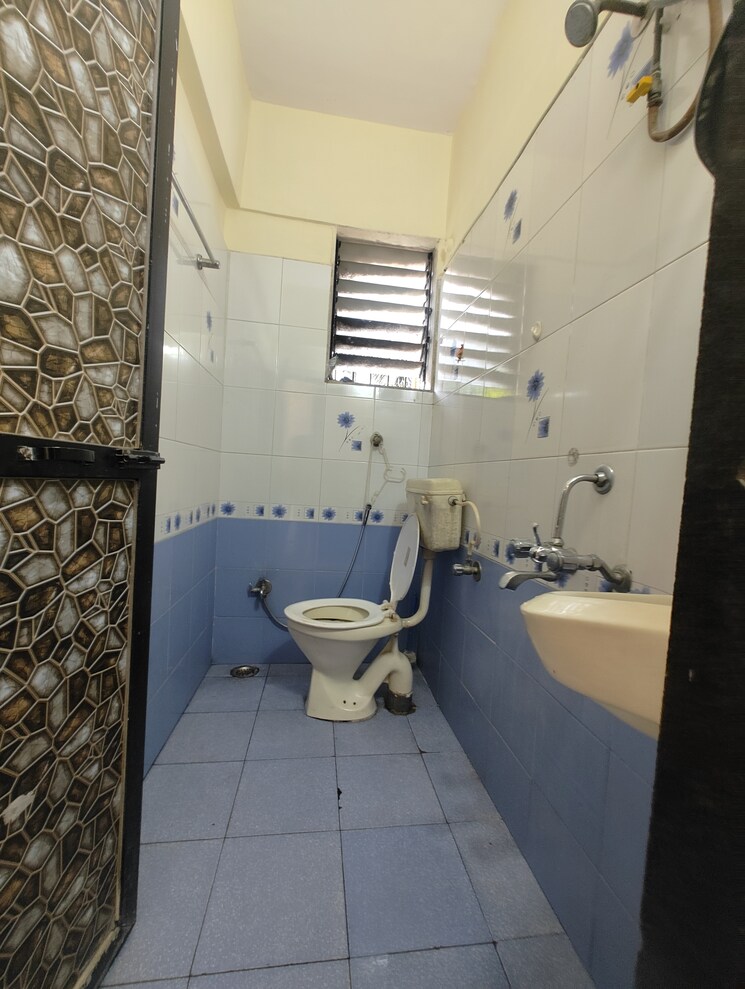 Attached Bathroom, nisarg-chs-seawoods 2 Bedroom 1000 Sq.Ft. Apartment In Seawoods Navi Mumbai 7877928