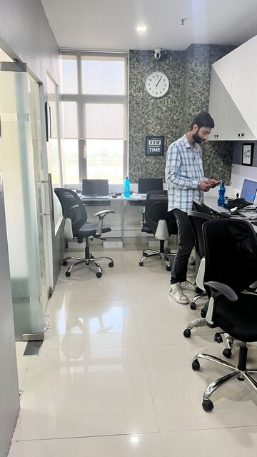  Office Space For Rent in New Town