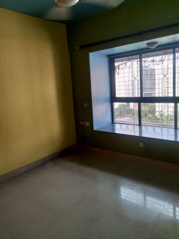 Room in 2 BHK Apartment at Lokhandwala Whispering Palms, Kandivali East – for Rent