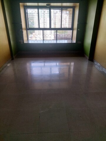 Room in 2 BHK Apartment at Lokhandwala Whispering Palms, Kandivali East – for Rent