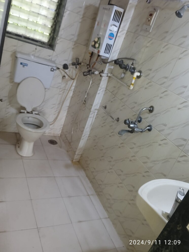 Bathroom, mahagun-mywoods 3 Bedroom 1356 Sq.Ft. Apartment In Sector 16c Greater Noida Greater Noida 7878161