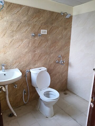 Bathroom in 2 BHK Apartment at Amrapali Ivory Heights, Amrapali Dream Valley – for Sale