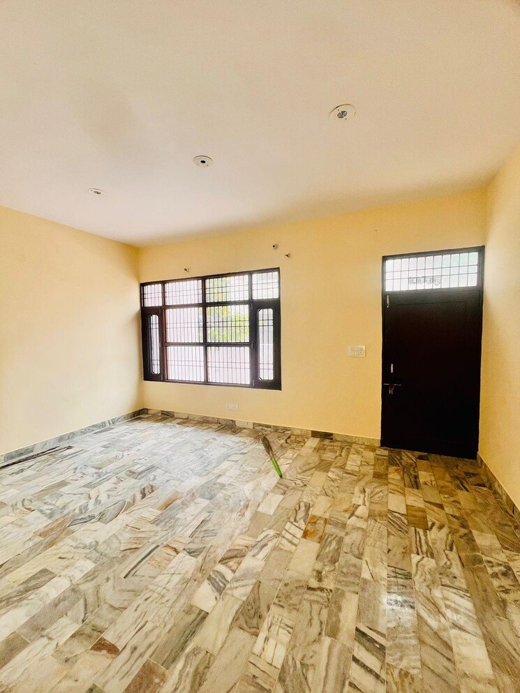 Room, ambala highway 3 Bedroom 1800 Sq.Ft. Independent House In Ambala Highway Zirakpur 7878691