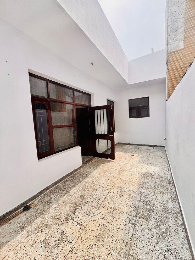 Room, ambala highway 3 Bedroom 1800 Sq.Ft. Independent House In Ambala Highway Zirakpur 7878691