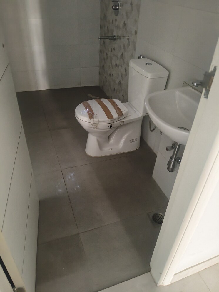 Bathroom, signature-global-city 3 Bedroom 1458 Sq.Ft. Builder Floor In Sector 37d Gurgaon 7878508