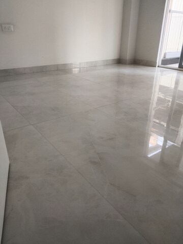 Room in 3 BHK Builder Floor at Signature Global City, Sector 37d – for Rent