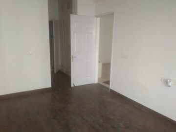 Room in 2 BHK Apartment at Jaypee Greens Pavilion Court, Sector 128 – for Rent
