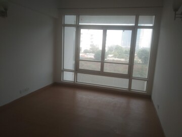 Room in 2 BHK Apartment at Jaypee Greens Pavilion Court, Sector 128 – for Rent