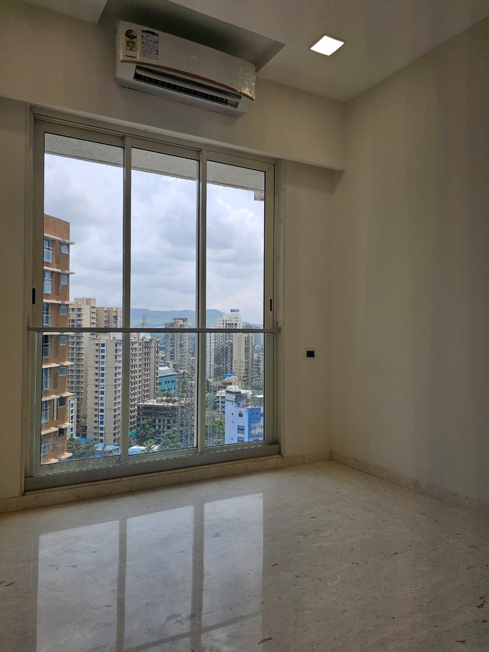 2.5 BHK Apartment For Rent in Ekta Tripolis