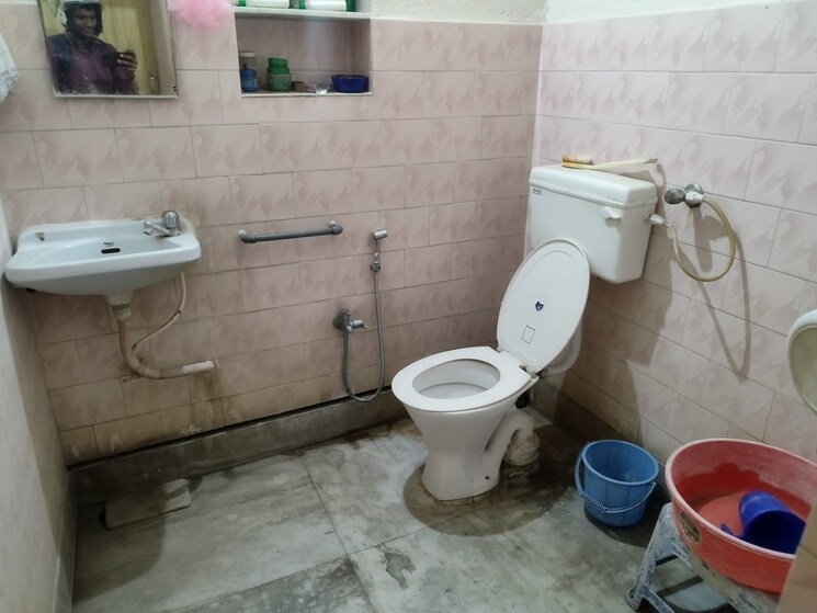 Bathroom, behala chowrasta 5 Bedroom 2200 Sq.Ft. Independent House In Behala Chowrasta Kolkata 7876943