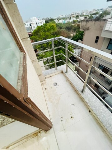 Balcony in 1 RK Apartment at DLF Pink Town House, Dlf City Phase 3 – for Rent