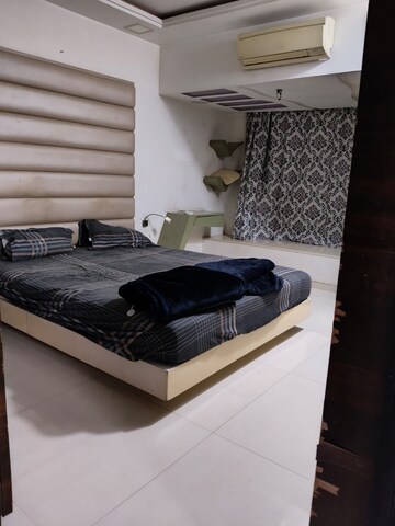Master Bedroom in 2 BHK Apartment at Palash Towers, Andheri West – for Rent