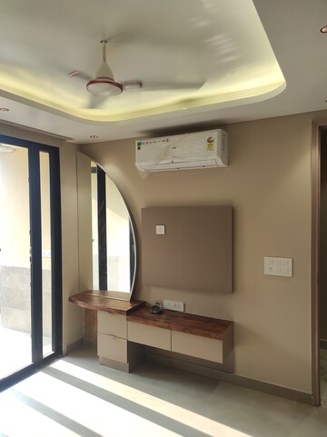 Building Lobby in 3 BHK Builder Floor at Sector 51 – for Rent