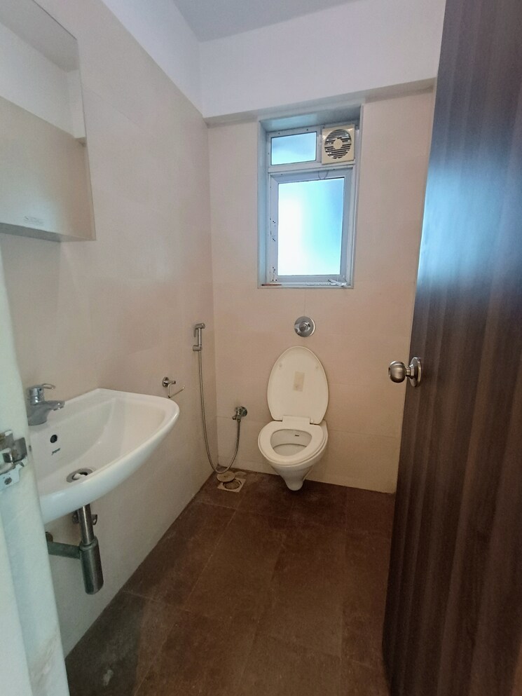 Bathroom, majestic-avighna 2 Bedroom 786 Sq.Ft. Apartment In Chembur Mumbai 7879437