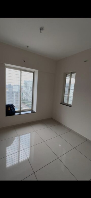 Room in 2 BHK Apartment at VJ YashOne Infinitee, Tathawade – for Rent