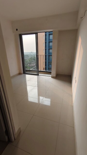 Room in 2 BHK Apartment at Godrej Seven, Joka – for Sale