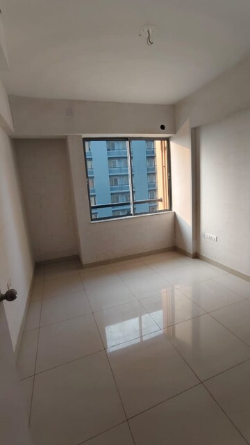 Room in 2 BHK Apartment at Godrej Seven, Joka – for Sale