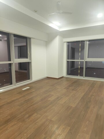 Room in 3 BHK Apartment at Bombay Realty Island City Center, Dadar East – for Rent