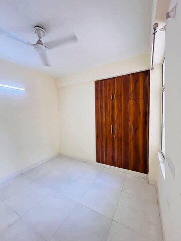 Room in 3 BHK Apartment at Gaur City 2 - 14th Avenue, Sector 16c Greater Noida – for Sale