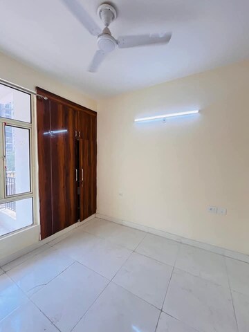 Room in 3 BHK Apartment at Gaur City 2 - 14th Avenue, Sector 16c Greater Noida – for Sale