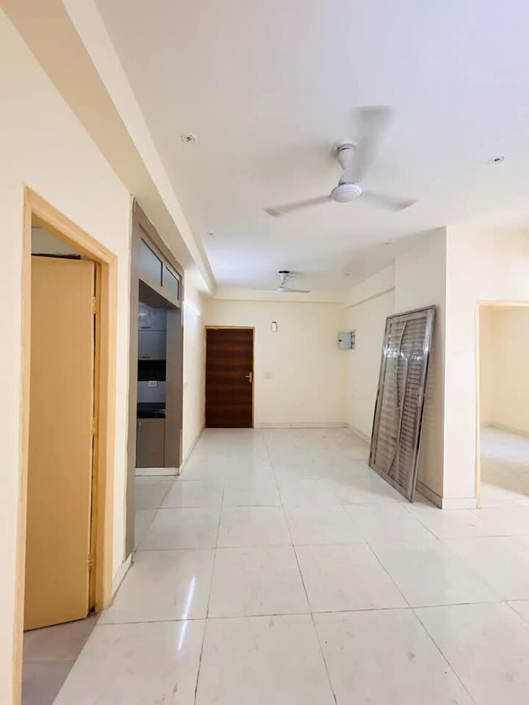 undefined, gaur-city-2-14th-avenue 3 Bedroom 1160 Sq.Ft. Apartment In Sector 16c Greater Noida Greater Noida 7879692