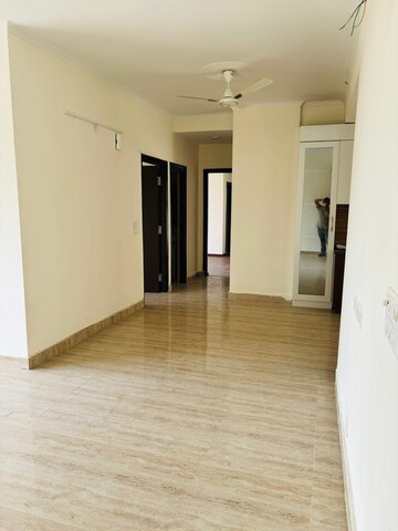 Room in 3.5 BHK Apartment at Amrapali Centurian Park, Tech Zone 4 Greater Noida – for Sale