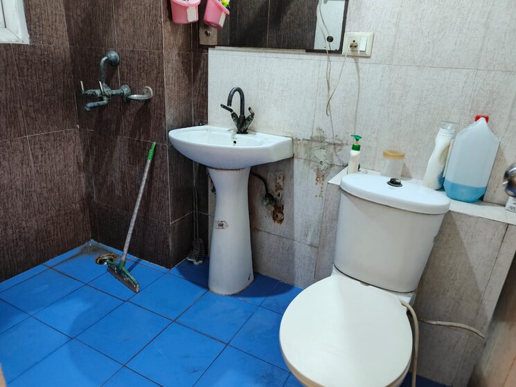 Bathroom, mahagun-mahagunpuram 2 Bedroom 558 Sq.Ft. Apartment In Shastri Nagar Ghaziabad 7879977