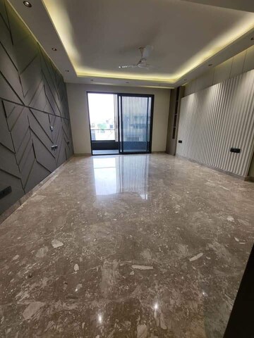 Room in 3 BHK Apartment at Saket – for Rent