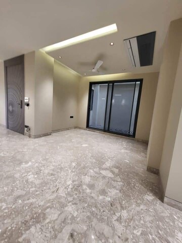 Room in 3 BHK Apartment at Saket – for Rent