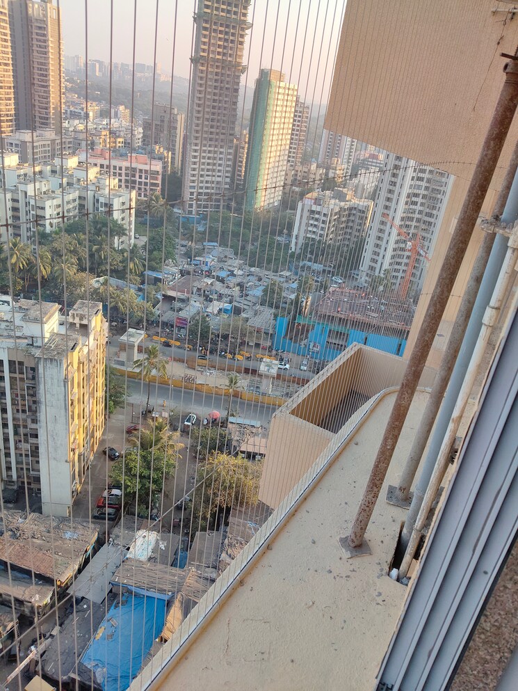 Balcony, avant-hillway 1 Bedroom 450 Sq.Ft. Apartment In Goregaon East Mumbai 7880022