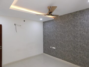 Room in 3 BHK Builder Floor at Kondapur – for Rent