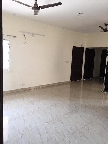 Room in 3 BHK Apartment at LDA Parijaat Apartments, Faizabad Road – for Rent