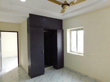 Room in 3 BHK Builder Floor at Kondapur – for Rent