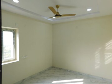 Room in 3 BHK Builder Floor at Kondapur – for Rent