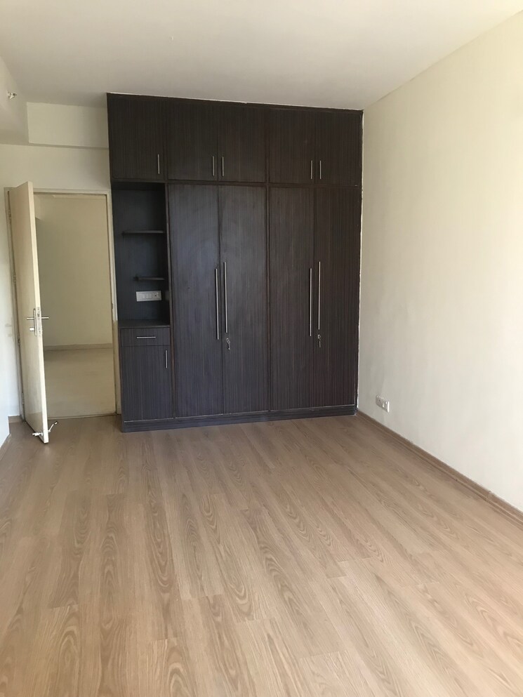 Room, dlf-the-summit 4 Bedroom 3400 Sq.Ft. Apartment In Dlf Phase V Gurgaon 7880068