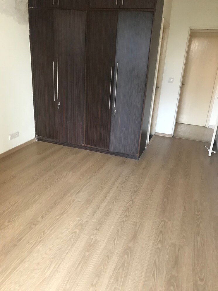 Room, dlf-the-summit 4 Bedroom 3400 Sq.Ft. Apartment In Dlf Phase V Gurgaon 7880068