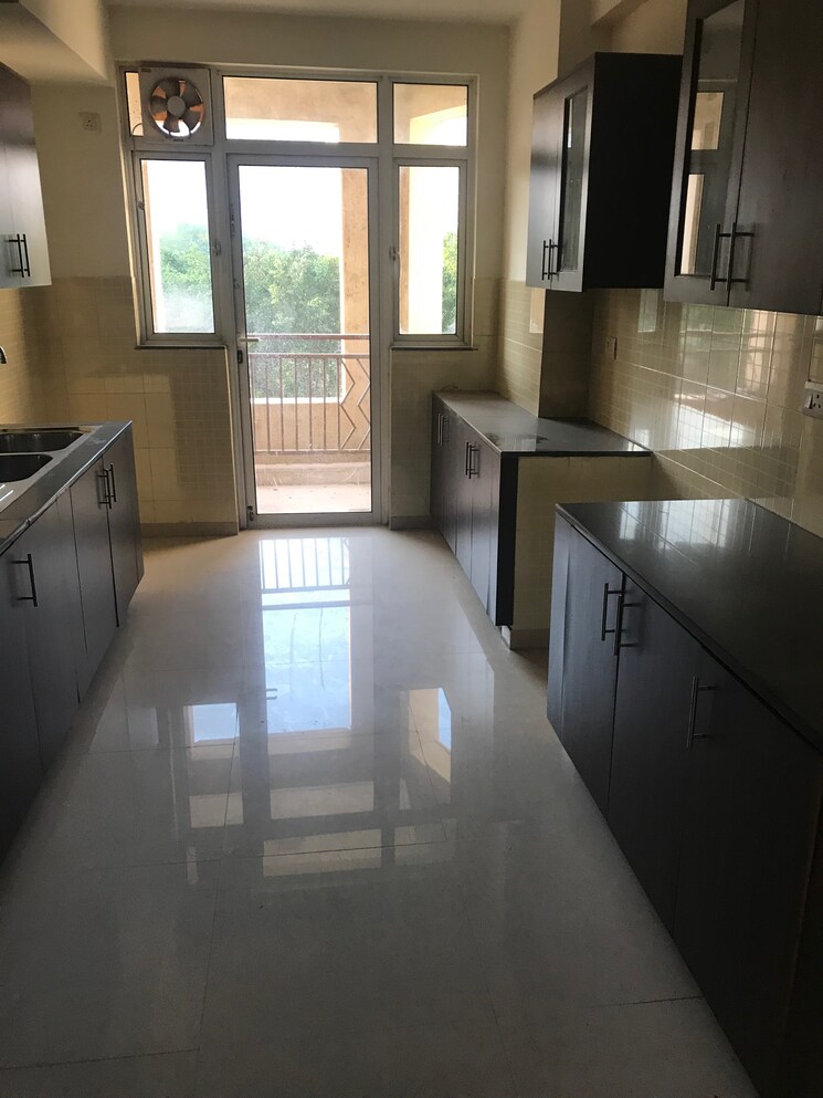 Kitchen, dlf-the-summit 4 Bedroom 3400 Sq.Ft. Apartment In Dlf Phase V Gurgaon 7880068