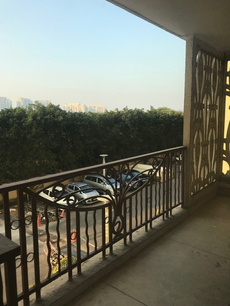 Balcony, dlf-the-summit 4 Bedroom 3400 Sq.Ft. Apartment In Dlf Phase V Gurgaon 7880068