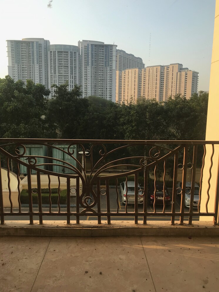 Balcony, dlf-the-summit 4 Bedroom 3400 Sq.Ft. Apartment In Dlf Phase V Gurgaon 7880068