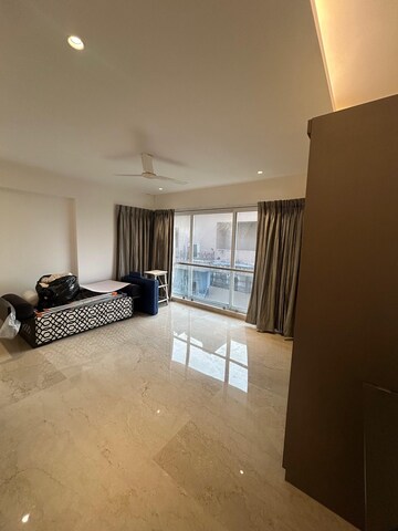 3.5 BHK Apartment For Rent in Khar West